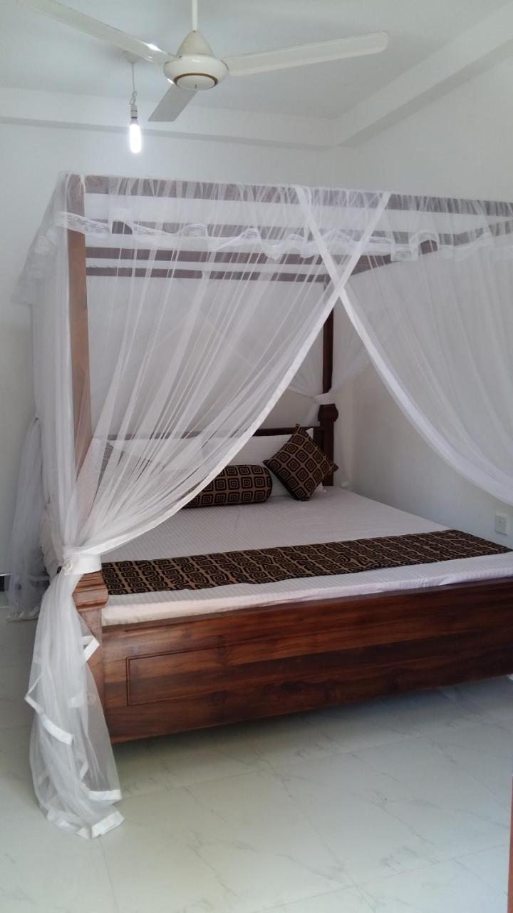 Bed and Breakfast Happy Spring Guest Mirissa Exterior foto